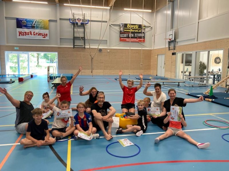 kinderen in een sporthal die hebben meegedaan aan Kidz extra