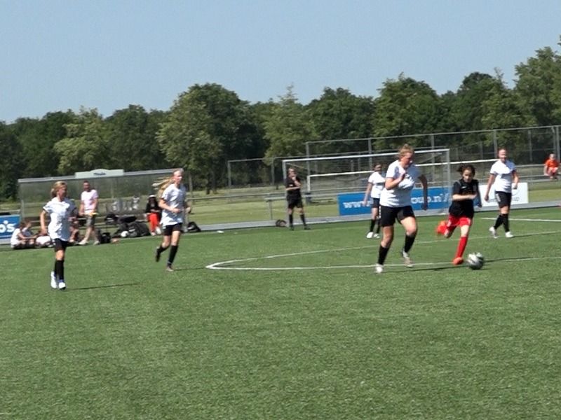 Meiden voetbaltoernooi perfect georganiseerd door VV Zeewolde