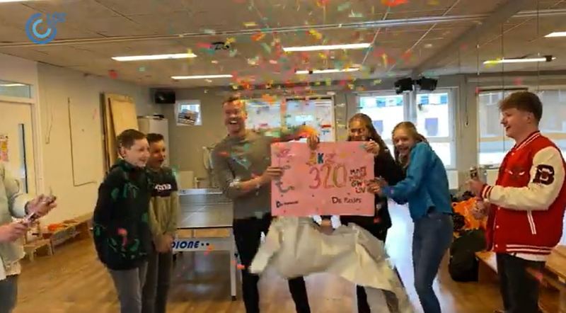 Kinderen halen geld op voor Arme Kant Zeewolde