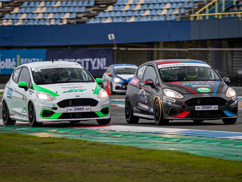 Jenson de Leeuw scoort eerste overwinning in de autosport: 