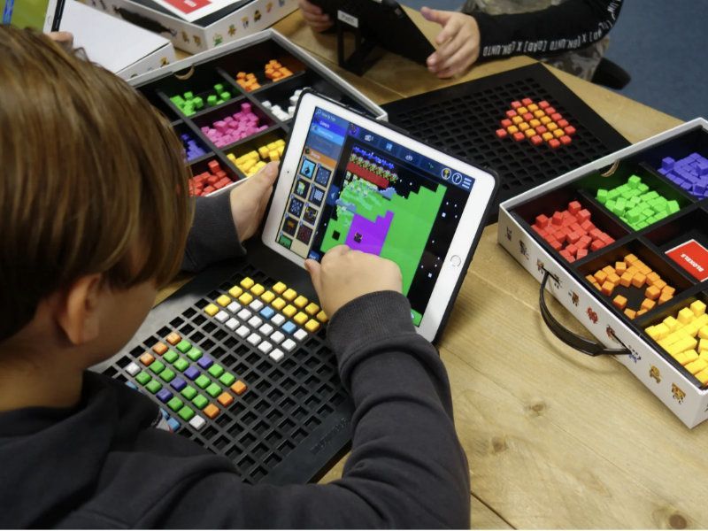 Workshop Bloxels in FlevoMeer Bibliotheek Zeewolde