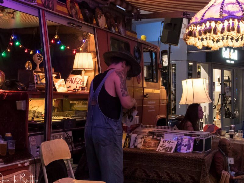 Nacht van Zeewolde, een geslaagd evenement met live optredens, winkelplezier en gezelligheid