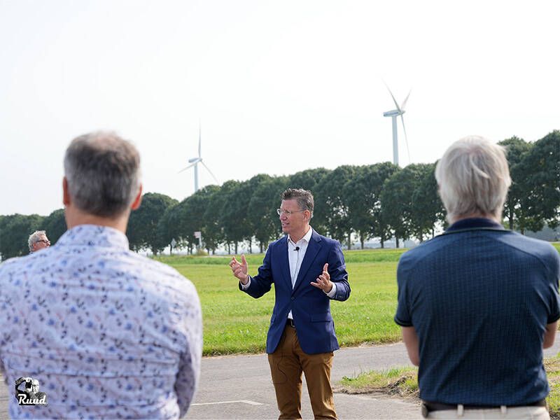 Uniek AI-systeem voorkomt botsingen zeearenden met windturbines
