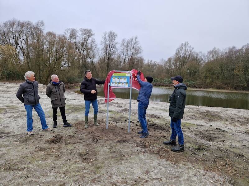 Dankbare wethouder onthult informatieborden