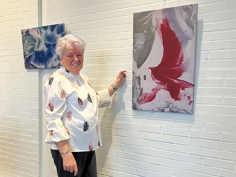 Expositie in de raadzaal van het gemeentehuis door Iet Boer 