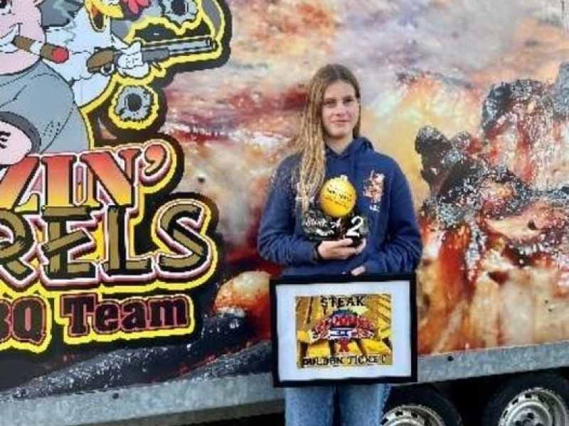 Lois Siepel voor de BBQ truck