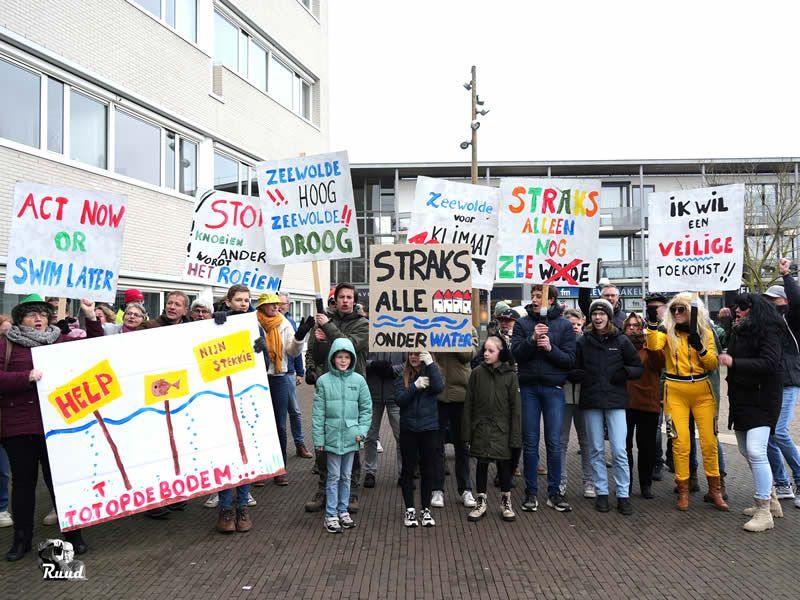 Protestactie van bezorgde oude en jonge Zeewoldenaren