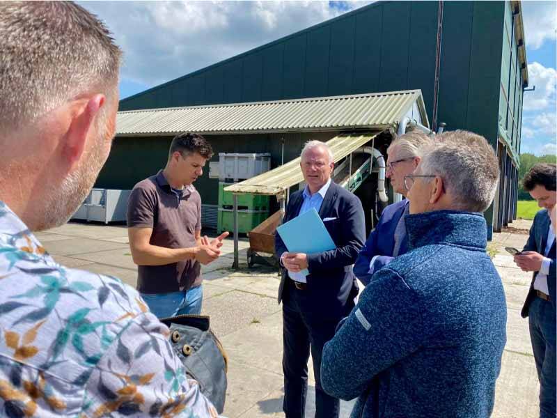 Commissaris van de Koning Gerritsen bezoekt agrariërs Nijkerkerweg