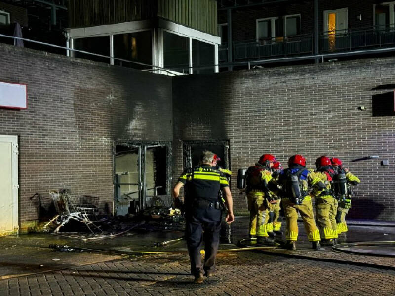 brandweer en politie bij brand aan de pioniershof