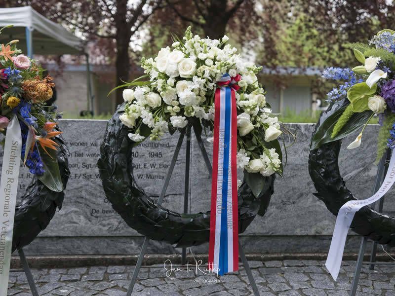Burgemeester Gorter benadrukt vrede en diversiteit tijdens herdenking in Zeewolde