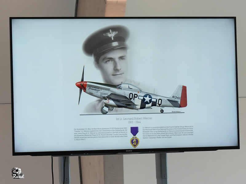 Eerste exemplaar boek ‘Lenny’ voor familie Werner