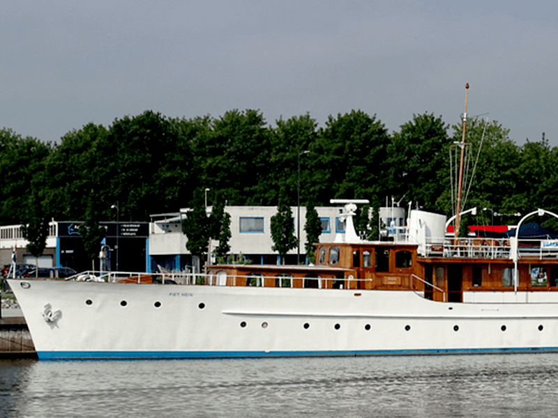Koninklijk varen met de “Piet Hein” in Zeewolde