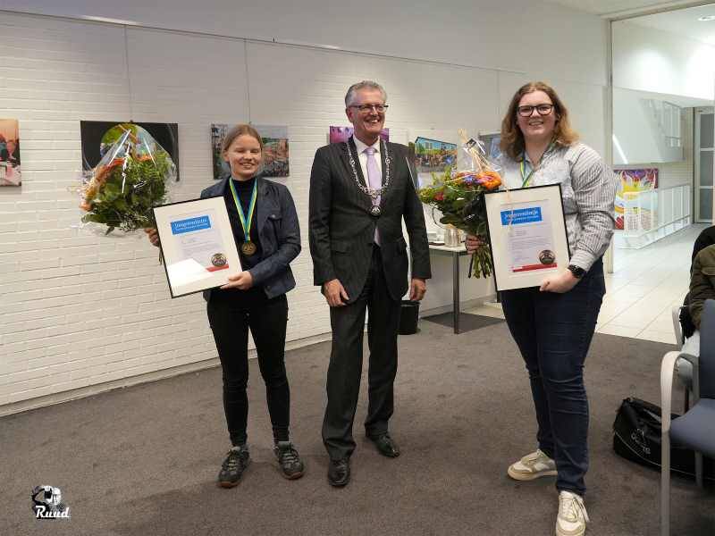 Jongerenlintje voor Julia van Maanen en Lotte te Riele