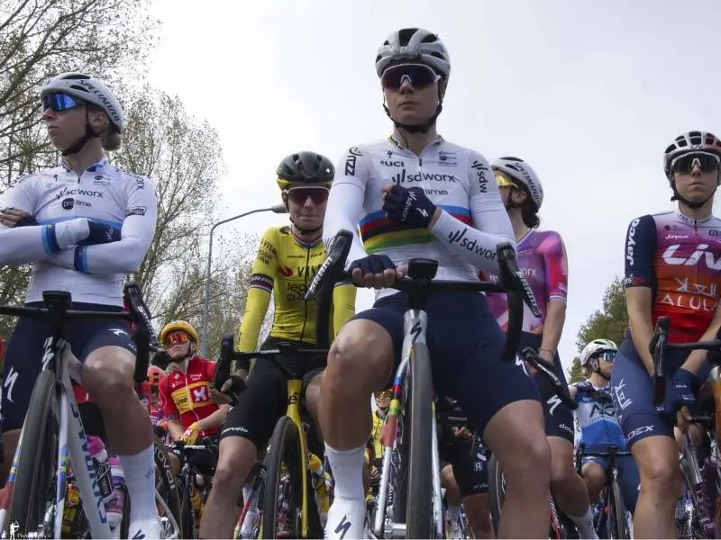 Dames voor aanvang van de Simac Ladiestour