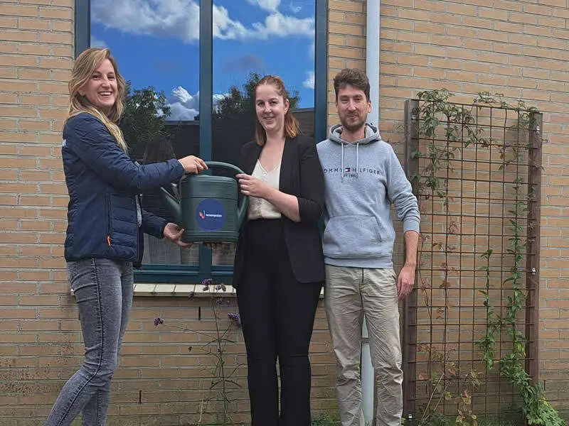 Geveltuintjes vergroenen de gevels van de jongerenwoningen aan Koraal