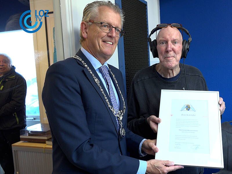 Waarderingsspeld voor Rob van der Kort na laatste uitzending WWW@Zondagmorgen