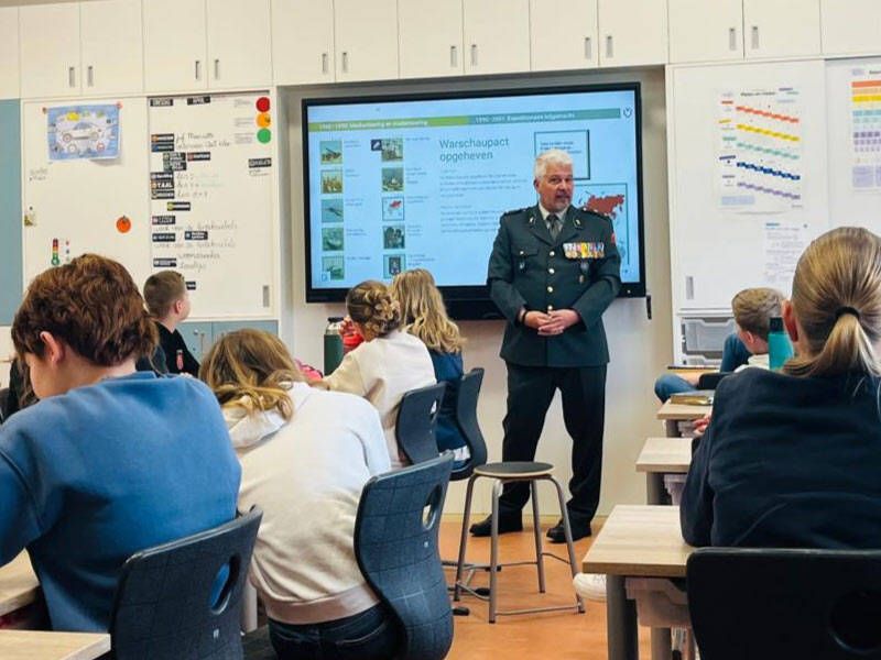 Groep 8 van de Toermalijn onder de indruk van veteraan