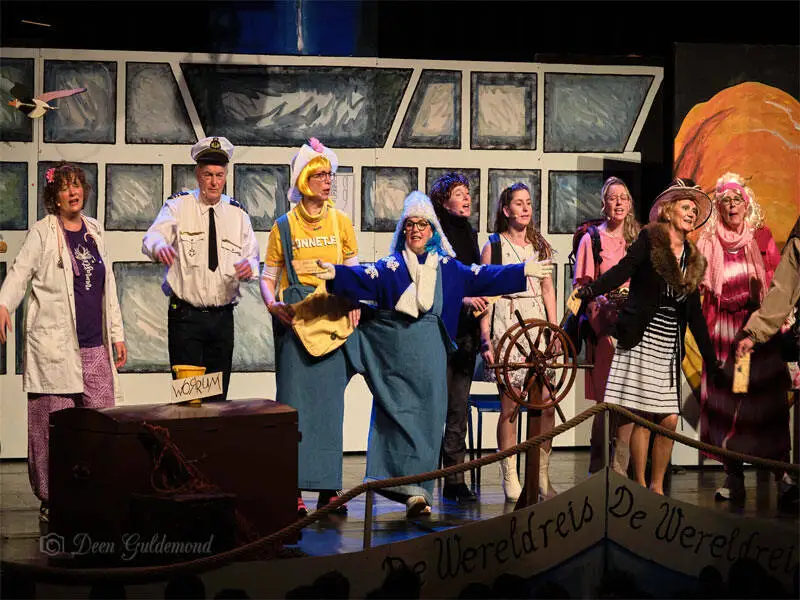 Schooltoneel Zeewolde vermaakt vele basisschoolleerlingen