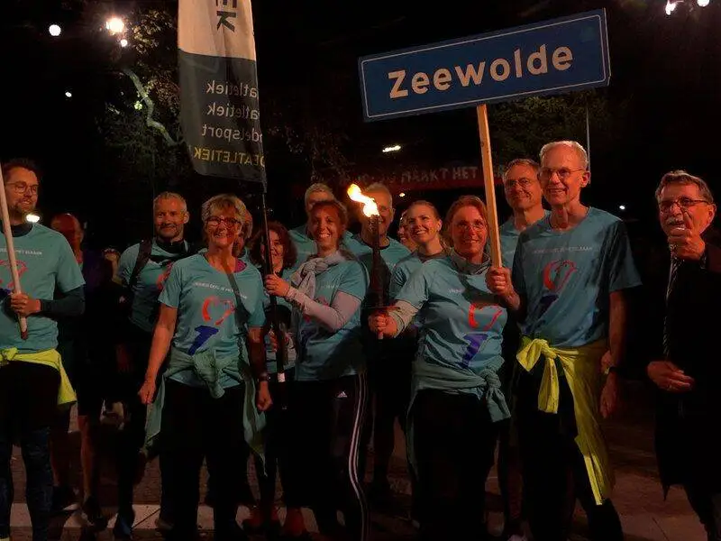 bevrijdingsvuur opgehaald door atletiek Zeewolde in Wageningen