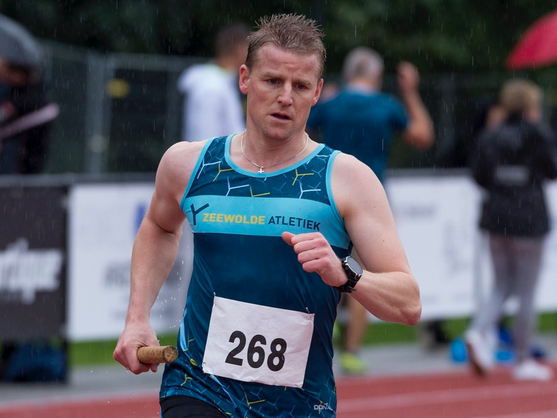 5 km hardloop uitdaging op de atletiekbaan