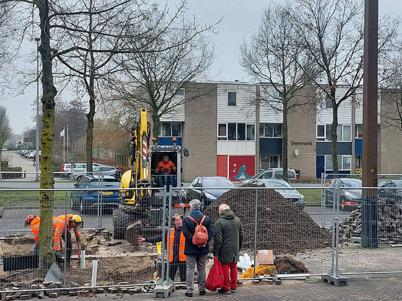 werklui in gesprek met voorbijgangers