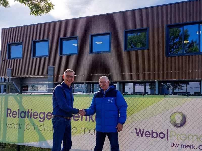 Nieuwe parka’s voor vrijwilligers van jubilerende lokale omroep