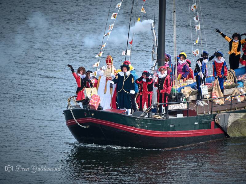 Gezellige drukte bij intocht Sinterklaas in Zeewolde