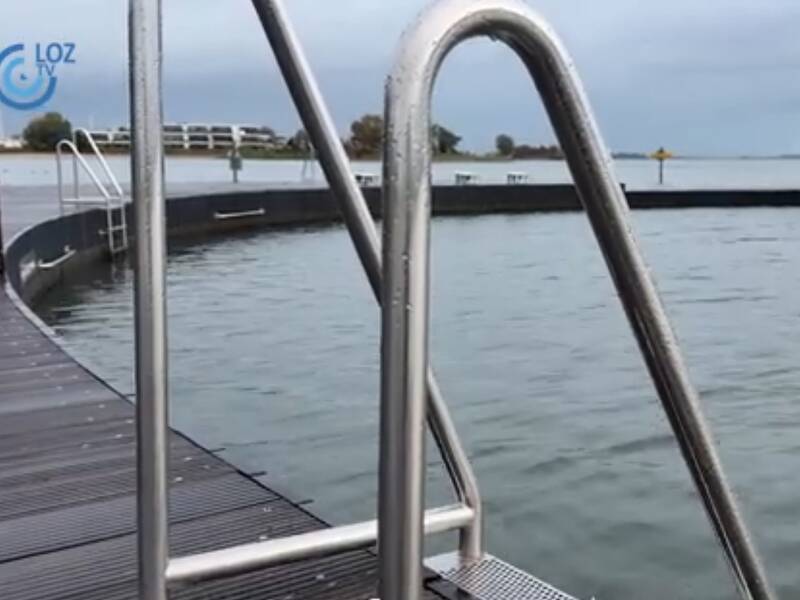 Inwonersinitiatief voor een zwem trappetje na lang wachten bijna daar