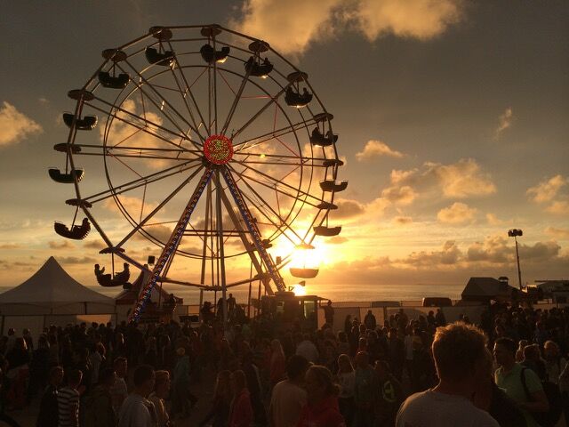 Komend weekend reuzenrad bij het strand