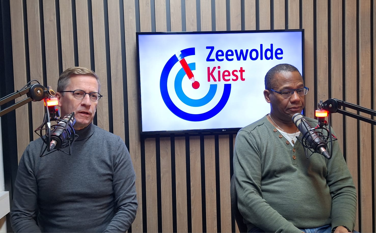 Bouwe vd Wijde en Henk parisius in de radio studio
