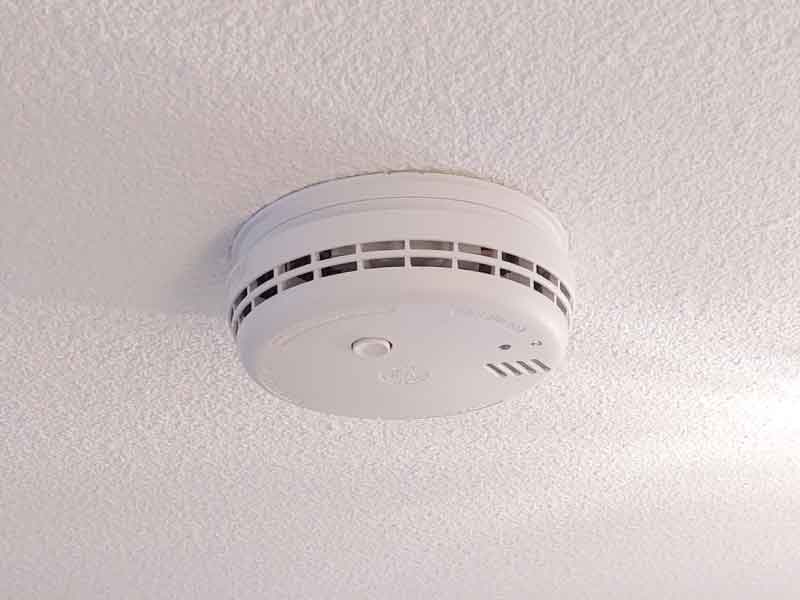 Brandweer Nederland roept iedereen op om rookmelders in huis op te hangen