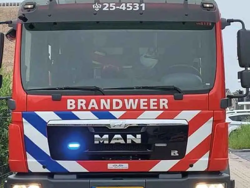 Nachtelijke Inzet Brandweer voor melding personen op dak van sporthal in Zeewolde