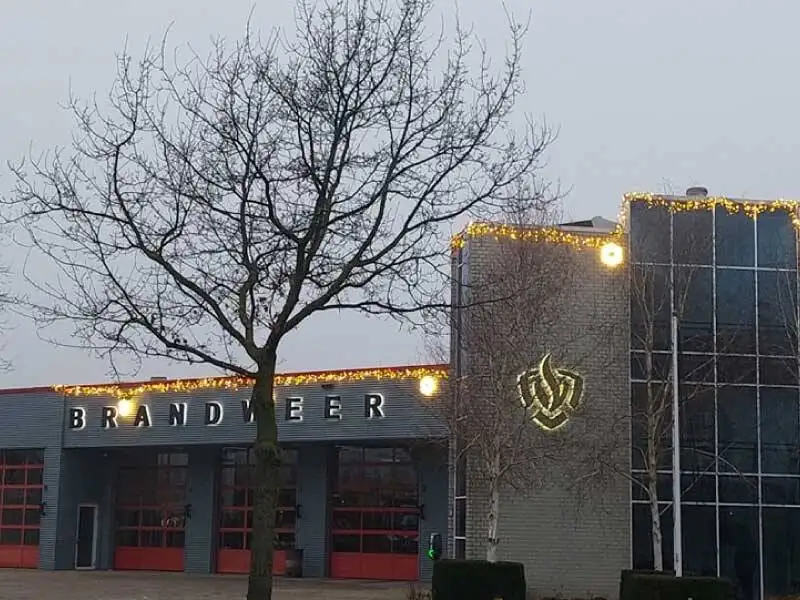 vlaggen van de brandweer  en veiligheidsregio