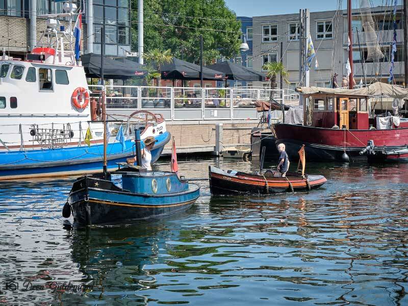 Oudere boten in de aanloophaven van Zeewolde. Wat kleintjes en grote