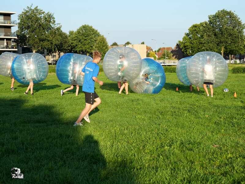 Smash4Life van 2023 met een soort levend tafelvoetbal